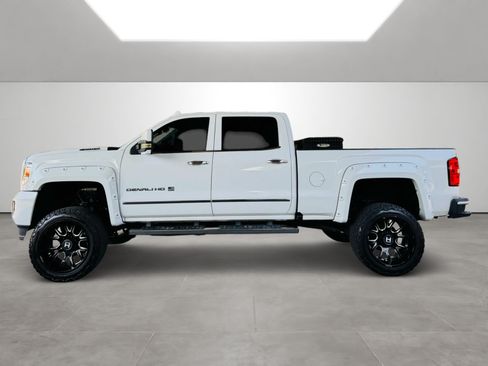 Used 2017 GMC Sierra 2500 Denali w/ Duramax Plus Package AWD/4WD image 1