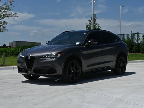 Used 2024 Alfa Romeo Stelvio Veloce AWD/4WD image 5