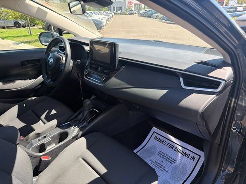 Used 2025 Toyota Corolla LE FWD image 13
