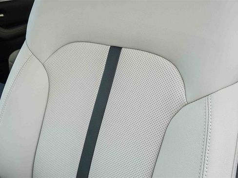 New 2025 MAZDA CX-70 Plug-In Hybrid w/ Premium Pkg image 28