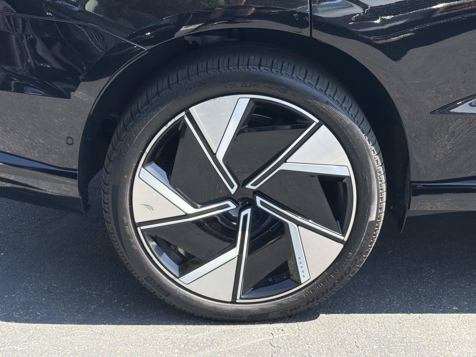 Certified 2025 Volvo EX90 Ultra AWD/4WD image 28