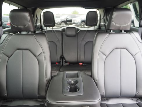 New 2025 Chrysler Pacifica Select w/ Uconnect Theater Family Group image 19