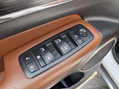 Used 2017 Jeep Grand Cherokee Summit AWD/4WD image 13