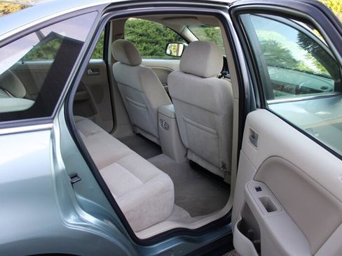 Used 2005 Ford Five Hundred SEL image 6