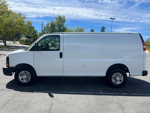 Used 2015 Chevrolet Express 2500 RWD image 8