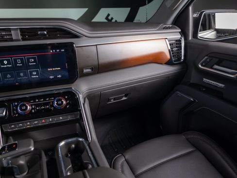 Used 2026 GMC Sierra 1500 Denali AWD/4WD image 8