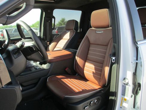 New 2026 GMC Sierra 2500 Denali Ultimate AWD/4WD image 11