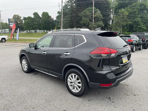 Used 2018 Nissan Rogue SV w/ Sun & Sound Touring Package AWD/4WD image 10