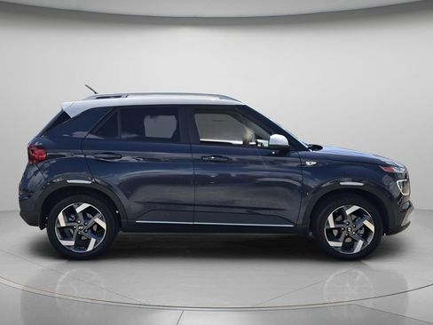 Certified 2025 Hyundai Venue Limited FWD image 4