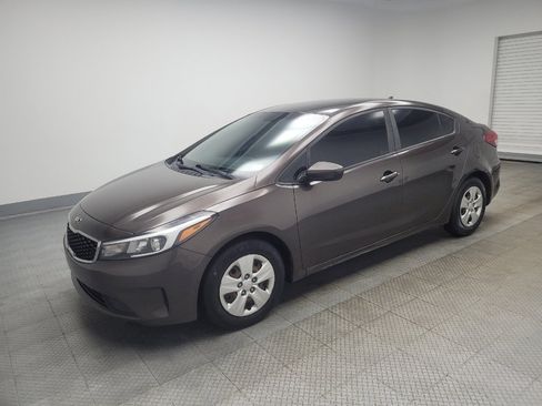 Used 2017 Kia Forte LX FWD image 2
