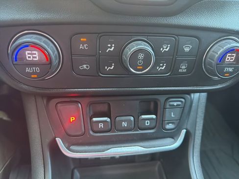 Used 2020 GMC Terrain Denali w/ Denali Premium Package AWD/4WD image 24