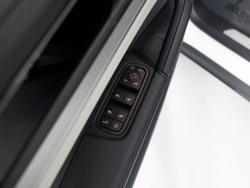 Certified 2026 Porsche Cayenne E-Hybrid Coupe AWD/4WD image 23