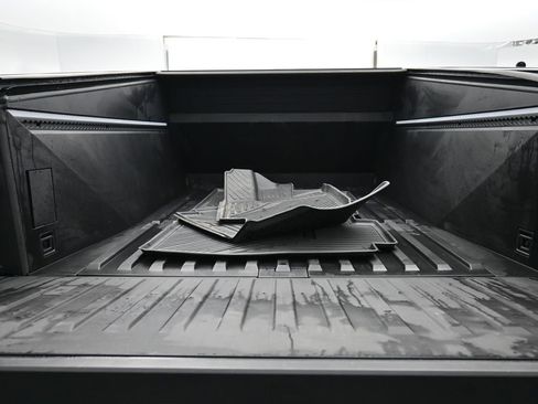 Used 2024 Tesla Cybertruck AWD Crew Cab image 21