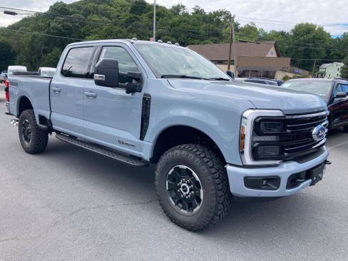 New 2026 Ford F250 Platinum w/ Tremor Off-Road Package AWD/4WD image 4