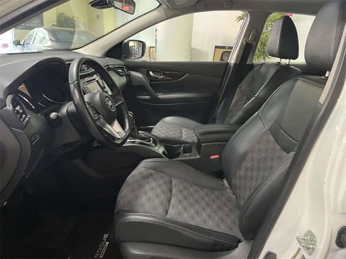 Used 2022 Nissan Rogue Sport SV w/ Technology Package image 16