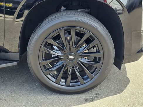 Used 2023 Cadillac Escalade Premium Luxury image 8