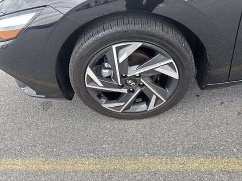 Used 2025 Hyundai Elantra SEL FWD image 14