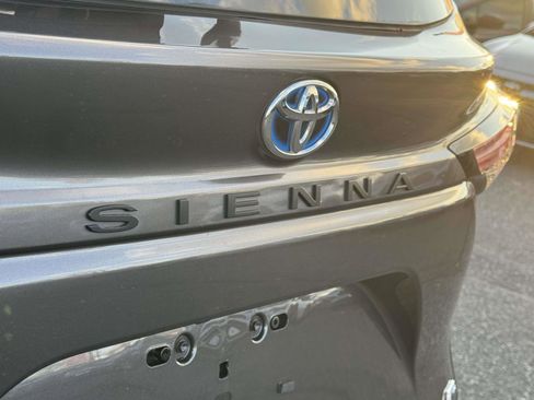 Certified 2023 Toyota Sienna LE image 10