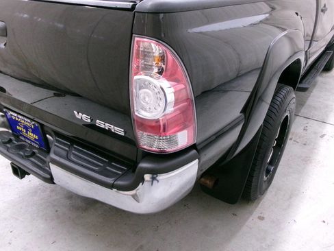 Used 2012 Toyota Tacoma 4x4 Double Cab w/ SR5 Pkg image 10