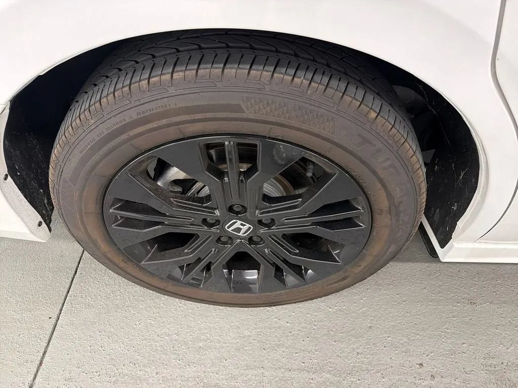 Used 2025 Honda Odyssey Sport-L image 4