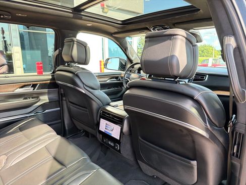 Used 2023 Jeep Grand Wagoneer Series II w/ Flexible Seating Group AWD/4WD image 29