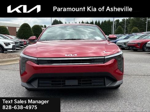 New 2025 Kia K4 LXS image 2