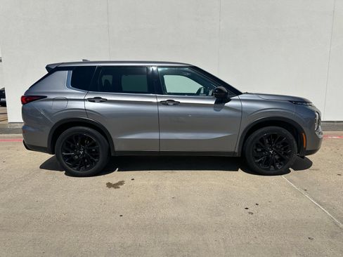 Used 2023 Mitsubishi Outlander SE AWD/4WD image 9
