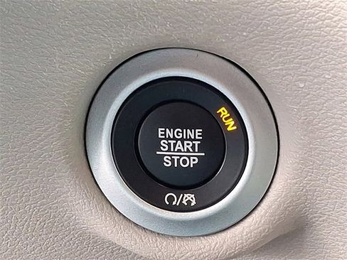 Used 2024 Chrysler Pacifica Touring-L image 22