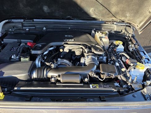 Used 2018 Jeep Wrangler Unlimited Sahara image 17