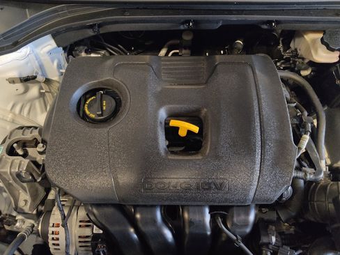 Used 2019 Hyundai Elantra SE FWD image 30
