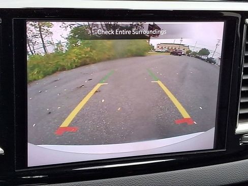 Used 2025 Chrysler Pacifica Select image 20