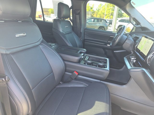 Used 2025 Ford Expedition Platinum w/ Stealth Appearance Package AWD/4WD image 13