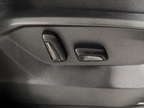 Used 2022 Volkswagen Atlas Cross Sport SEL R-Line image 35