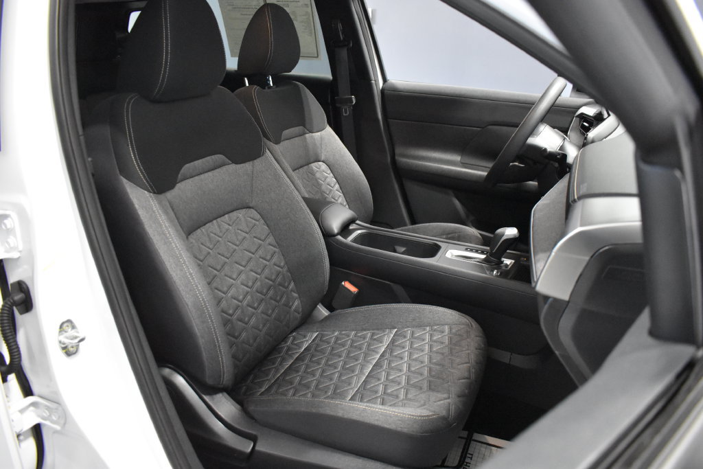 Certified 2026 Nissan Kicks SV AWD/4WD image 14