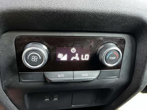 Certified 2025 Chevrolet Traverse LT FWD image 16