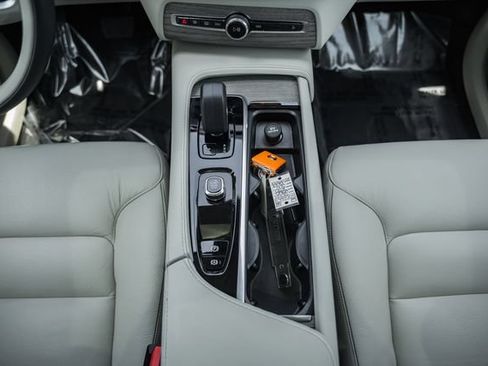 Certified 2024 Volvo XC90 B6 Plus w/ Protection Package Premier AWD/4WD image 27