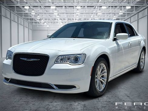 Used 2018 Chrysler 300 Touring L RWD image 1