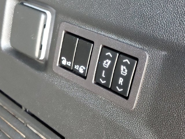 Used 2024 GMC Yukon AT4 w/ Technology Package AWD/4WD image 36