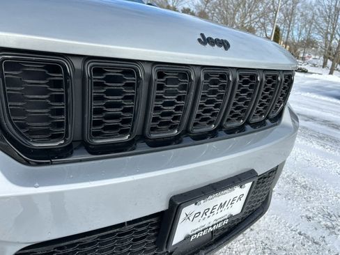 Used 2025 Jeep Grand Cherokee Altitude image 23