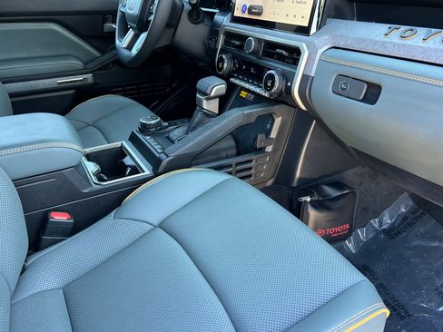 Used 2024 Toyota Tacoma Trailhunter image 19