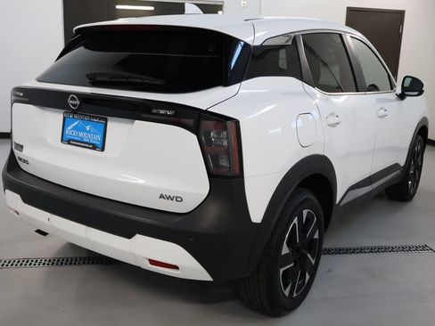 Used 2025 Nissan Kicks SV AWD/4WD image 7