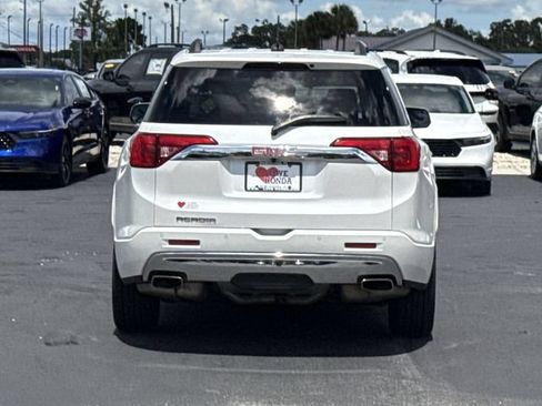 Used 2019 GMC Acadia Denali w/ Technology Package FWD image 8