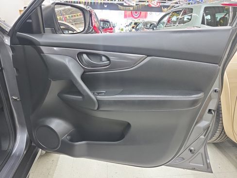 Used 2020 Nissan Rogue S image 11