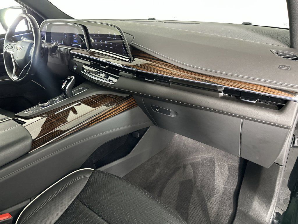 Used 2023 Cadillac Escalade Premium Luxury AWD/4WD image 33
