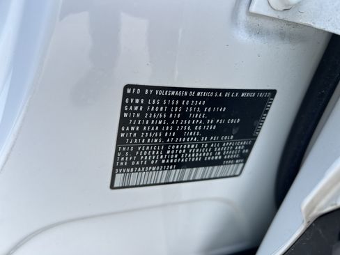 Used 2023 Volkswagen Tiguan SE w/ Panoramic Sunroof Package FWD image 32