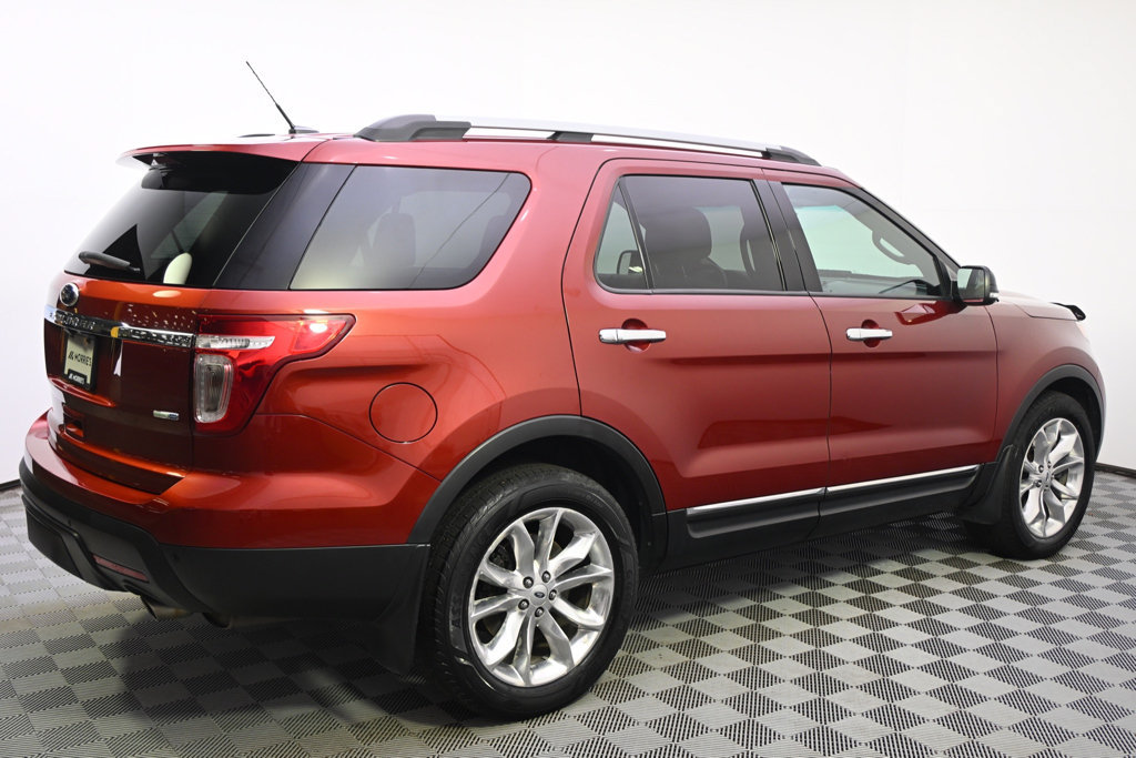 Used 2014 Ford Explorer XLT w/ Equipment Group 202A AWD/4WD image 7