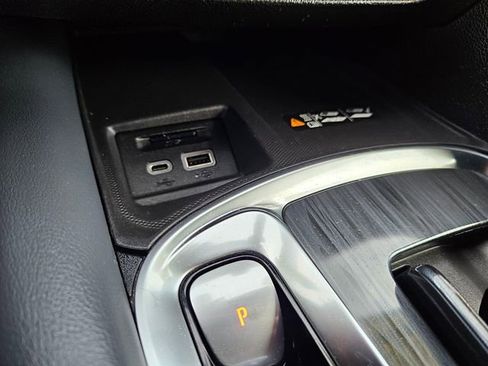 Used 2024 Buick Enclave Premium image 32