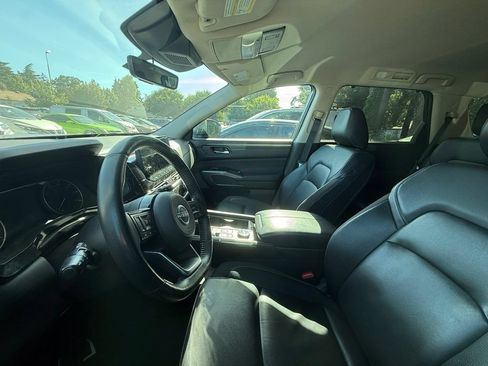 Certified 2024 Nissan Pathfinder SL AWD/4WD image 4