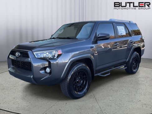Used 2016 Toyota 4Runner SR5 image 2
