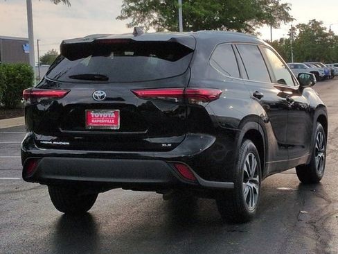 Used 2023 Toyota Highlander XLE FWD image 5